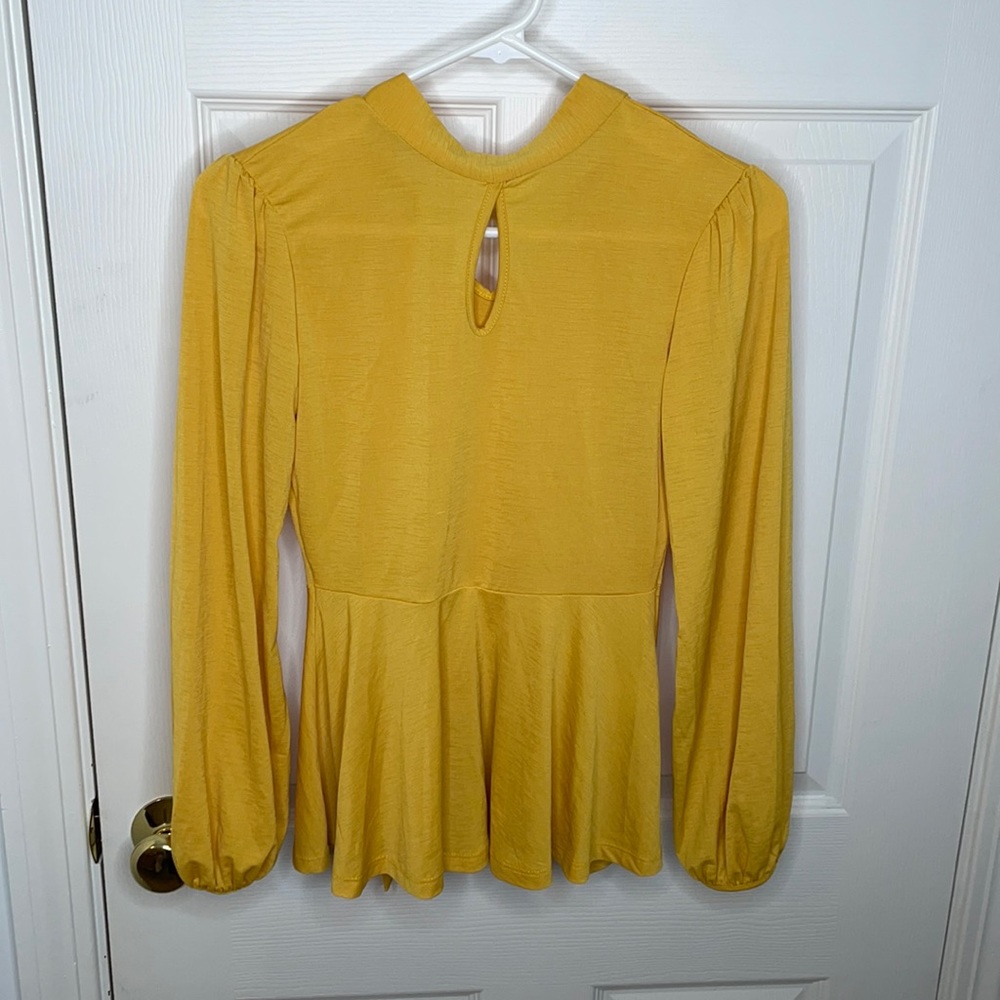 Francesca‘s mustard peplum top size extra small